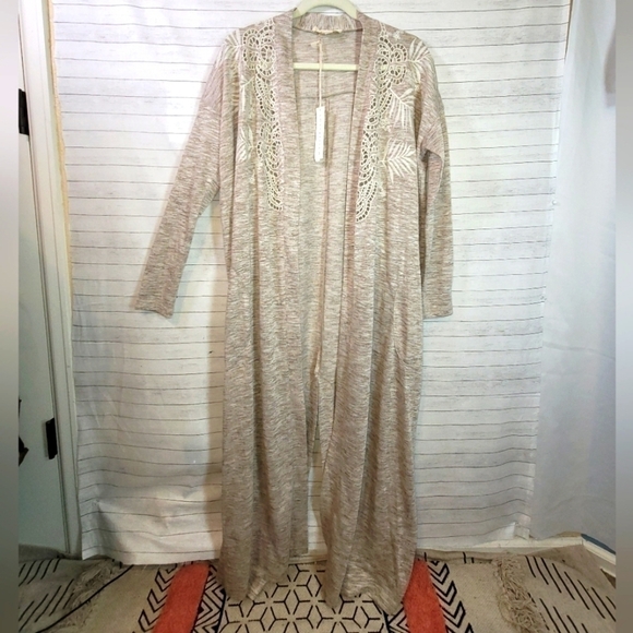 LOVESTITCH FLORAL CUTOUT DETAIL BEIGE DUSTER CARDIGAN W POCKETS, SZ SMALL - Picture 2 of 15